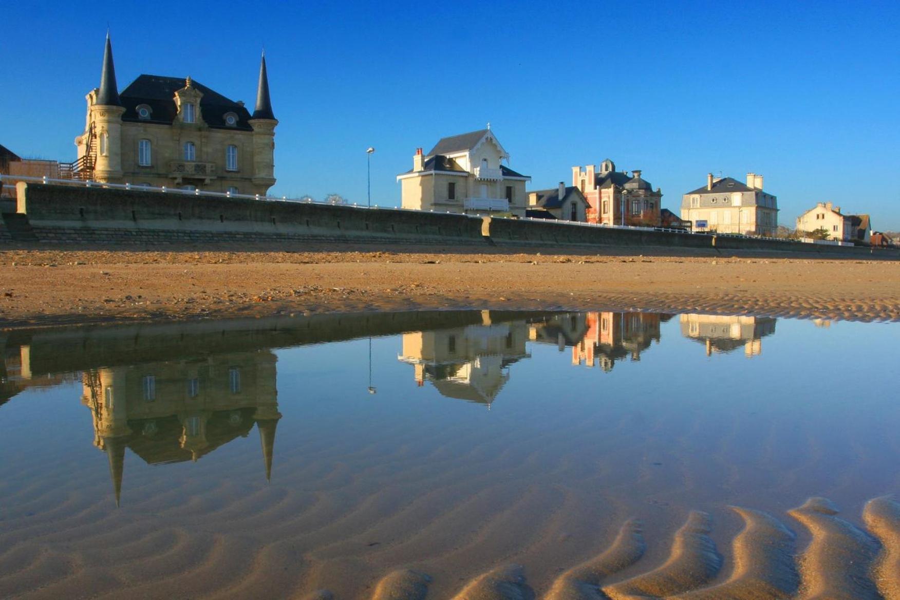 Les Douves Duplex 5 Personnes Lumineux Avec Jardin Et Terrasse Amenagee , Vue Sur Chateau A 5Mn De La Mer, Proche Omaha Beach Et Bayeux Commes Екстер'єр фото