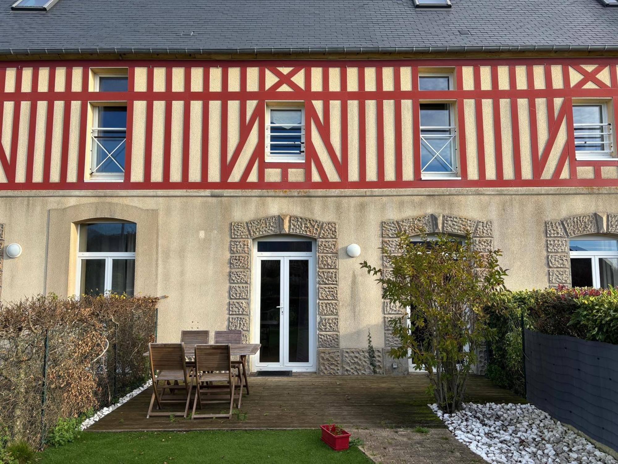 Les Douves Duplex 5 Personnes Lumineux Avec Jardin Et Terrasse Amenagee , Vue Sur Chateau A 5Mn De La Mer, Proche Omaha Beach Et Bayeux Commes Екстер'єр фото
